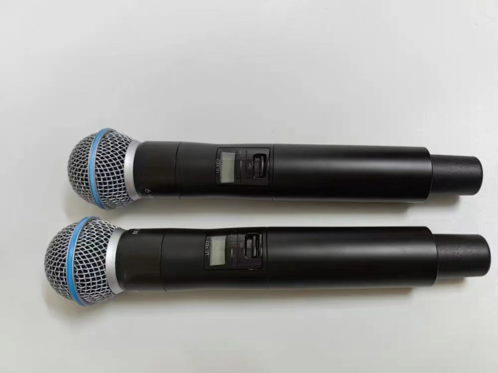 Sistema Audio Professionale a  - Uhf Wireless Microphone System Dual Channel recensione e prezzo